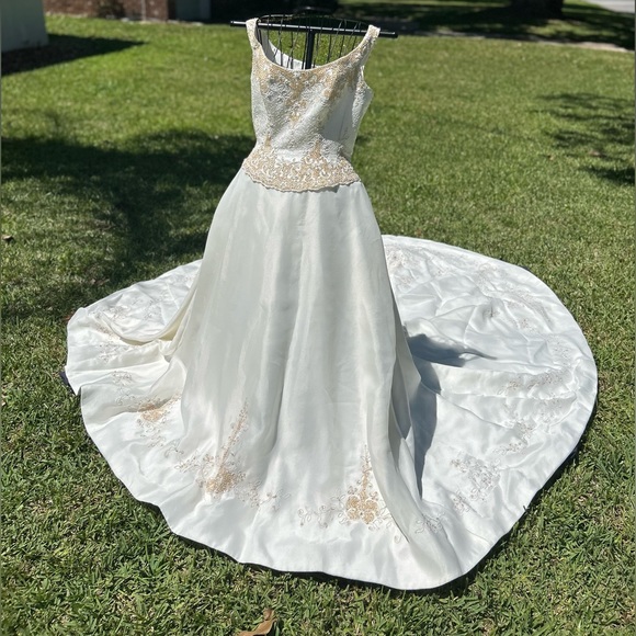 Wedding gown, preloved - Picture 15 of 15